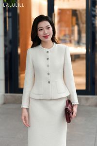 ÁO VEST CỔ TRÒN KẸP BÈO DÁNG ÔM EO DẠ TWEED MÀU TRẮNG KEM