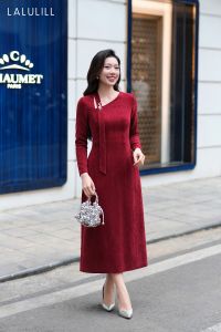 ĐẦM LIỀN DÁNG A NHẸ CỔ CÁCH ĐIỆU NHUNG ĐỎ
