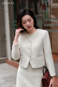 ÁO VEST DÁNG SUÔNG CỔ TRÒN TÚI CƠI DẠ LÔNG CỪU TRẮNG KEM