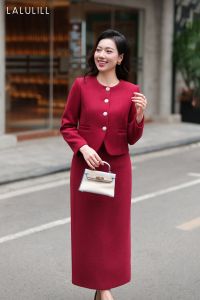 ÁO VEST DÁNG SUÔNG CỔ TRÒN TÚI CƠI DẠ LÔNG CỪU ĐỎ TƯƠI